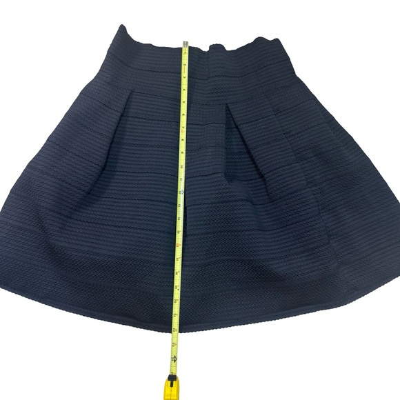 H&M Black Circle Skirt Size Large Flared Silhouette Chic Versatile Women’s Style - Picture 3 of 7